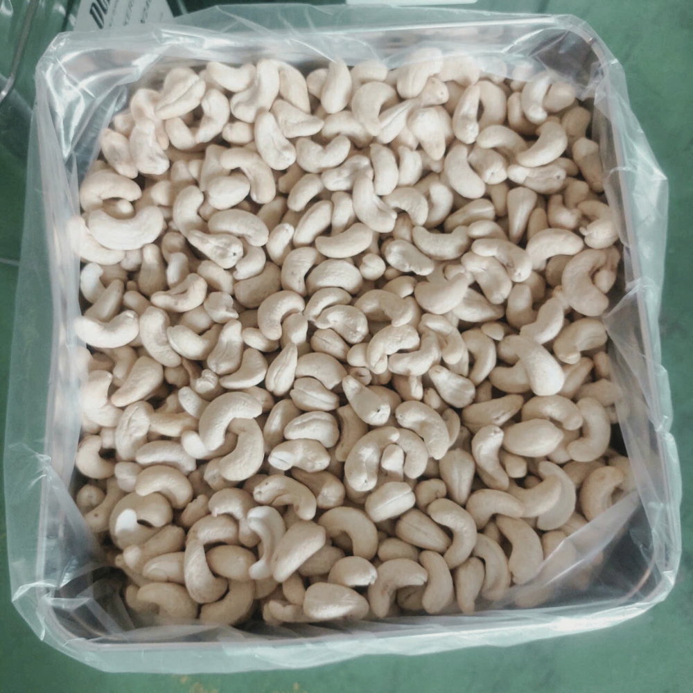 Raw Cashew Nut Dried Organic Cashew Nuts thumbnail 2