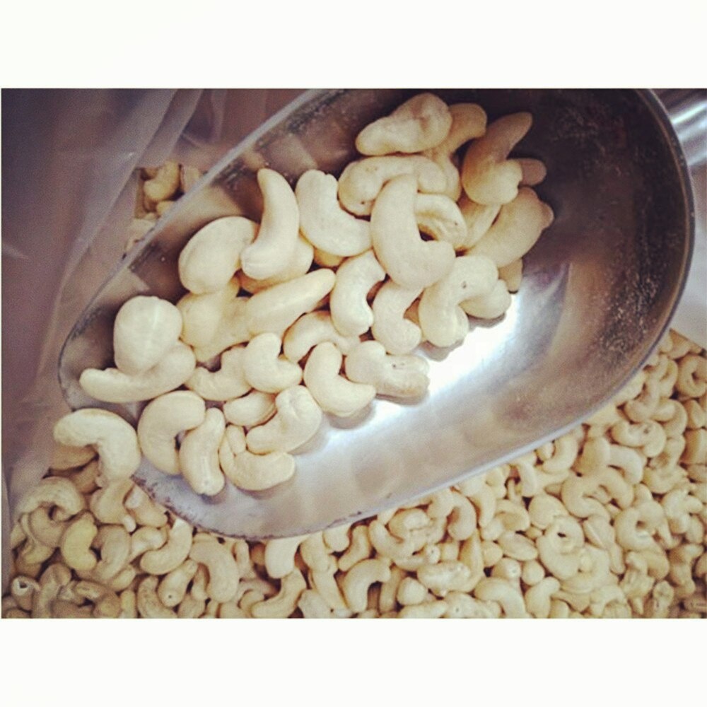 Raw Cashew Nut Dried Organic Cashew Nuts thumbnail 3